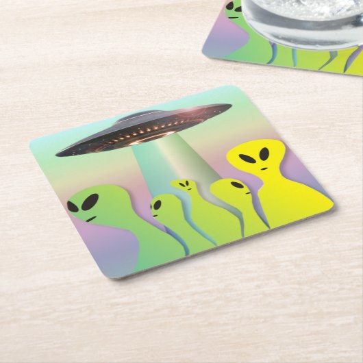 フレンドリーエイリアンとUFO黄色と緑 スクエアペーパーコースター (アングル)