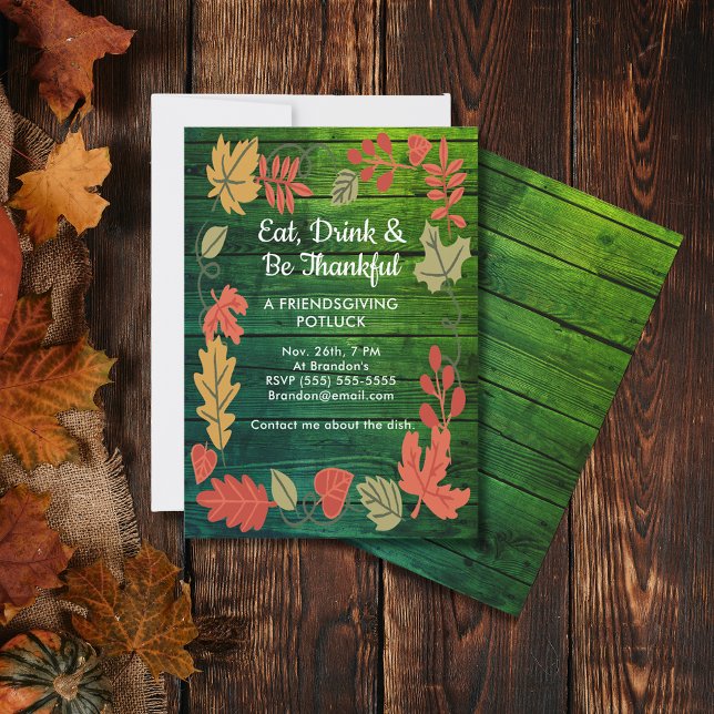フレンドリージングポトラック深いカラーグリーンウッド招待状 (Friendsgiving Potluck Deep Color Green Wood Invite)