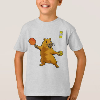 フレンドリーピックルボールロゴとパドルを持つカピバラ Tシャツ