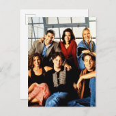 フレンド™ |モニカのアパートに座ってキャスト インビテーションポストカード (正面/裏面)