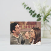 フレンド™ |ロスがレイチェルのメイクアップをする インビテーションポストカード (スタンド正面)