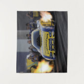 フレーミングカーおもしろいドラッグレーサースポーツ タペストリー (正面)