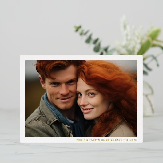 フレームモダンミニマル写真数々の日付の保存 箔招待状 (立ち正面)