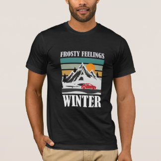 フロスティフィーリングス 冬の山 赤い車 Tシャツ