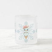 フロステッド青い雪片とジンジャーブレッドの人 フロストグラスマグカップ (中央)