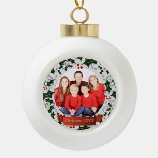 フロストおよびヒイラギのリースの写真フレーム セラミックボールオーナメント