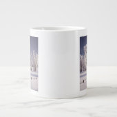 フロストは木および塀、コロラド州を覆いました ジャンボコーヒーマグカップ (正面)