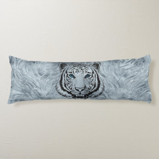 フロストガラスの背景の白いトラ ボディピロー (正面)