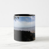 フロリダ・ガルフ・ショアの自然なビーチの写真 ツートーンマグカップ (中央)