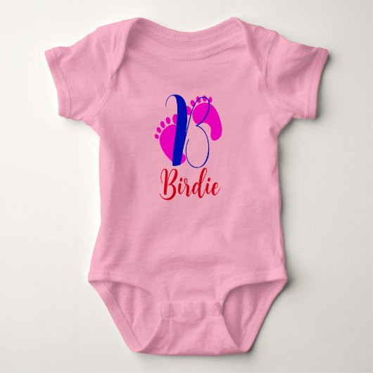 フロント＆バックデザイン - 新生児の文字＆名前の女の子 ベビーボディスーツ (正面)