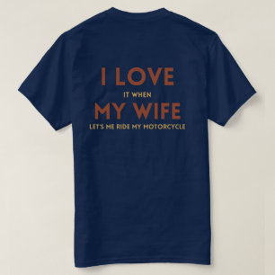 フロント&バック私は私の妻が大好きバイクを私に許可 Tシャツ