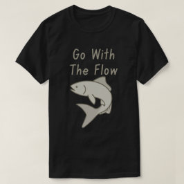 フローに従って泳ぐ魚 Tシャツ