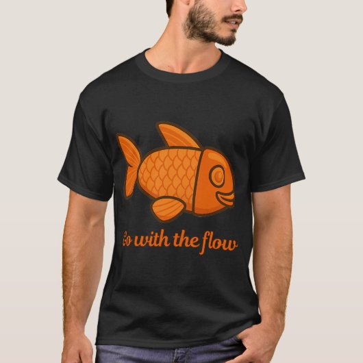 フローに従って - かわいいキャラクターの魚のイラスト Tシャツ (正面)