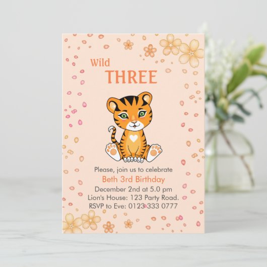 フローラかわいいワイルドスリータイガー第3誕生日インビタティ 招待状 (スタンド正面)