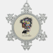 フローラきらめくアフリカ系アメリカ人女性 スノーフレークピューターオーナメント (正面)