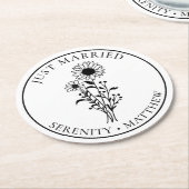 フローラたった今結婚しましたひまわり結婚白黒 ラウンドペーパーコースター (アングル)