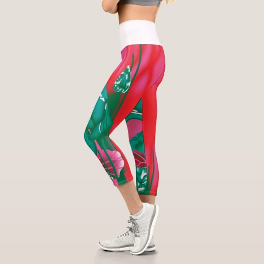 フローラとリーアを持つ印象的な赤と緑のスカーフ カプリレギンス (左)