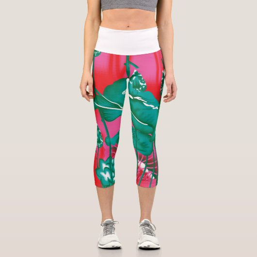 フローラとリーアを持つ印象的な赤と緑のスカーフ カプリレギンス (正面)