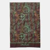 フローラのシームレスなパターンのパーソナライズされた緑の名前 キッチンタオル (縦)