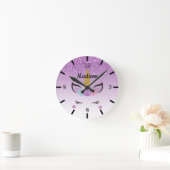 フローラのパーソナライズされた眠る一角獣 ラウンド壁時計 (ホーム)