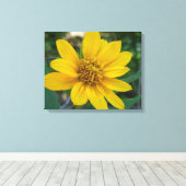 フローラの完成度の黄色 キャンバスプリント (インサイチュ (ウッドフロア))