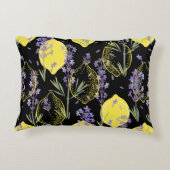 フローラの背景に手描きのラベンダー色の花を付ける アクセントクッション (裏面)