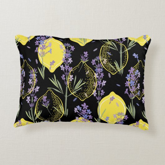 フローラの背景に手描きのラベンダー色の花を付ける アクセントクッション (裏面)