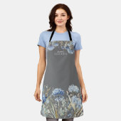 フローラの青い野パーソナライズされた花 エプロン (着用した状態)