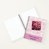 フローラの静けさの囁き – ピンクの花 ノートブック (内部)