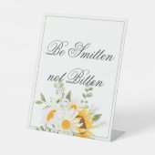 フローラひまわり&デイジー – 噛まずにスミッテン 台座サイン (正面)