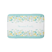 フローラアクアブルーイエローワイルドフラワーズファミリー名 バスマット (正面)