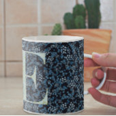 フローラエレガントクラスMonogram Eブルーw/phrase コーヒーマグカップ