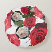 フローラエレガントシックな赤とクリームピンクの白のバラ ラウンドクッション (裏面)