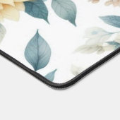 フローラエレガントパステルブルーとイエローオンホワイト デスクマット (コーナー)