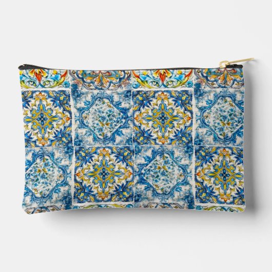 フローラエレガントブルーのタイルの尖状モノグラム アクセサリーポーチ (裏面)