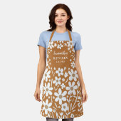 フローラオレンジホワイトウィメンズエプロン エプロン (着用した状態)