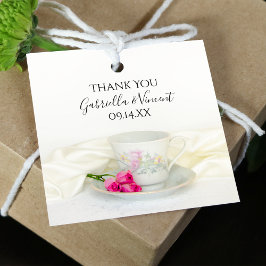 フローラカップとピンクのバラ結婚ズ フェイバータグ