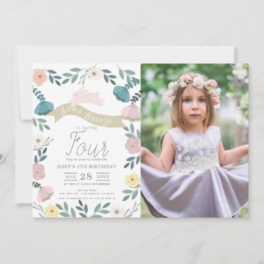フローラガーデンピンクバニーガールフォト誕生日 招待状 (正面)