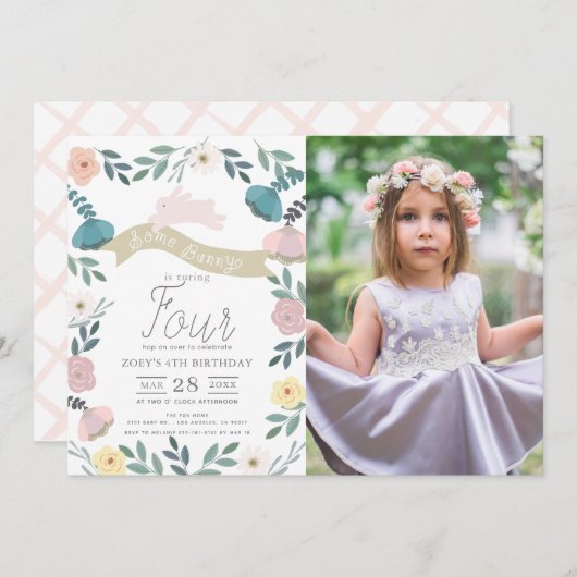 フローラガーデンピンクバニーガールフォト誕生日 招待状 (正面/裏面)