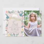 フローラガーデンピンクホワイトバニーガールフォト誕生日 招待状 (正面)