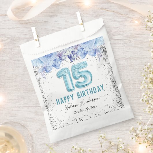 フローラグリッターライトブルーハッピー15th誕生日ファボ フェイバーバッグ (クリップ留めされた状態)