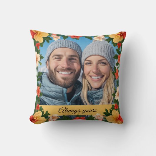 フローラグリーンと黄色の婚約写真ボーイフレンド クッション (正面)