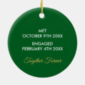 フローラグリーンと黄色の婚約写真ボーイフレンド セラミックオーナメント (裏面)
