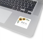 フローラグリーンリーひまわり開花結婚ズサンキューバッド スクエアシール<br><div class="desc">ひまわりモダンのフローラを作成感謝していモダンし、美しい素朴なフローラのブーケ、幾何学的な効果の金ゴールド、タイポグラフィとして、この可愛いテンプレートを持つステッカーを好み葉。ヒント： RSVP結婚、ウェディングプログラム、バナー、タペストリー、ギフトラベル、シンボルや象徴、その他のKEEPSAKEやグッズなどのマッチングのスイートカード結婚は、このデザインを特集した以下のコレクションで利用可能である。</div>