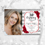 フローラシルバーホワイト赤いバラ写真50誕生日 招待状<br><div class="desc">エレガントフローラ50歳のフェミニン誕生日の招待状と写真。グラム、白と赤のデザインとフェイクグリッター銀。機能ストライプ、赤いバラ、スクリプトフォントと紙吹雪。大人スタイリッシュのお祝いパーティーに最適。独自の詳細でパーソナライズどんなカスタマイズ年でもいい！印刷されたZazzle招待状または即時ダウンロードのデジタル印刷可能なテンプレート。</div>