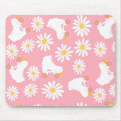 フローラスキートローラースケートで滑るパターンピンク マウスパッド (正面)