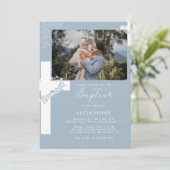 フローラダスティブルークロスミニマリストバプテスマ 招待状 (スタンド正面)