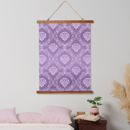 フローラダマスクのパターン（紫と白） 吊り下げ型タペストリー (寝室)