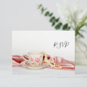 フローラティーカップと真珠の結婚式RSVP返信カード 出欠カード (スタンド正面)