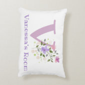 フローラデザインの名前とイニシャル。かわいらし アクセントクッション (裏面(縦))